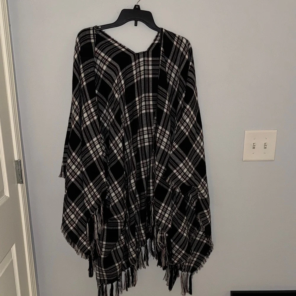 Black and White Plaid Throw Poncho - Unbranded